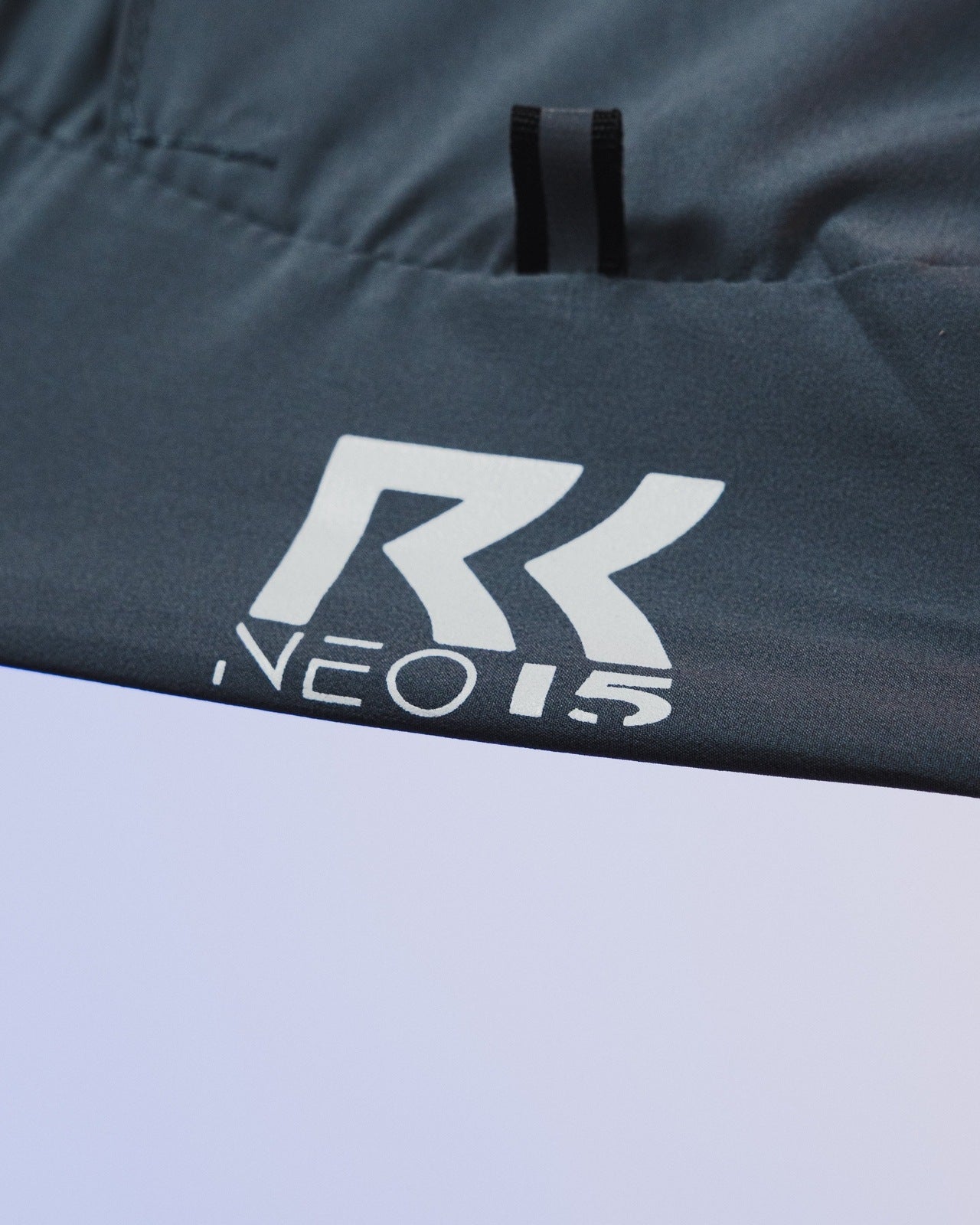 RK15 NEO MAJOR GREY KARKOIS + Flasques offertes