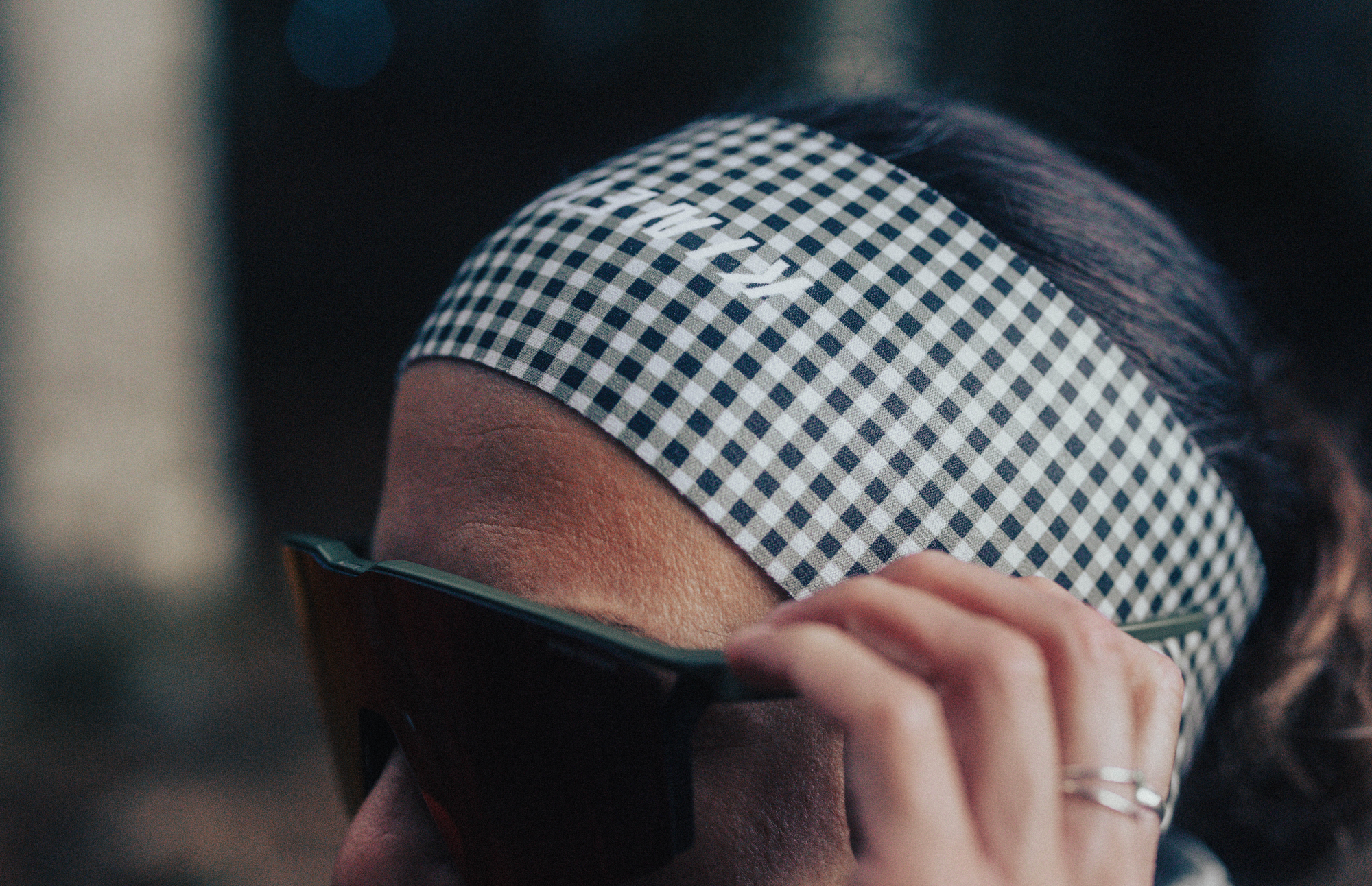 Fascia per capelli in velluto a quadretti