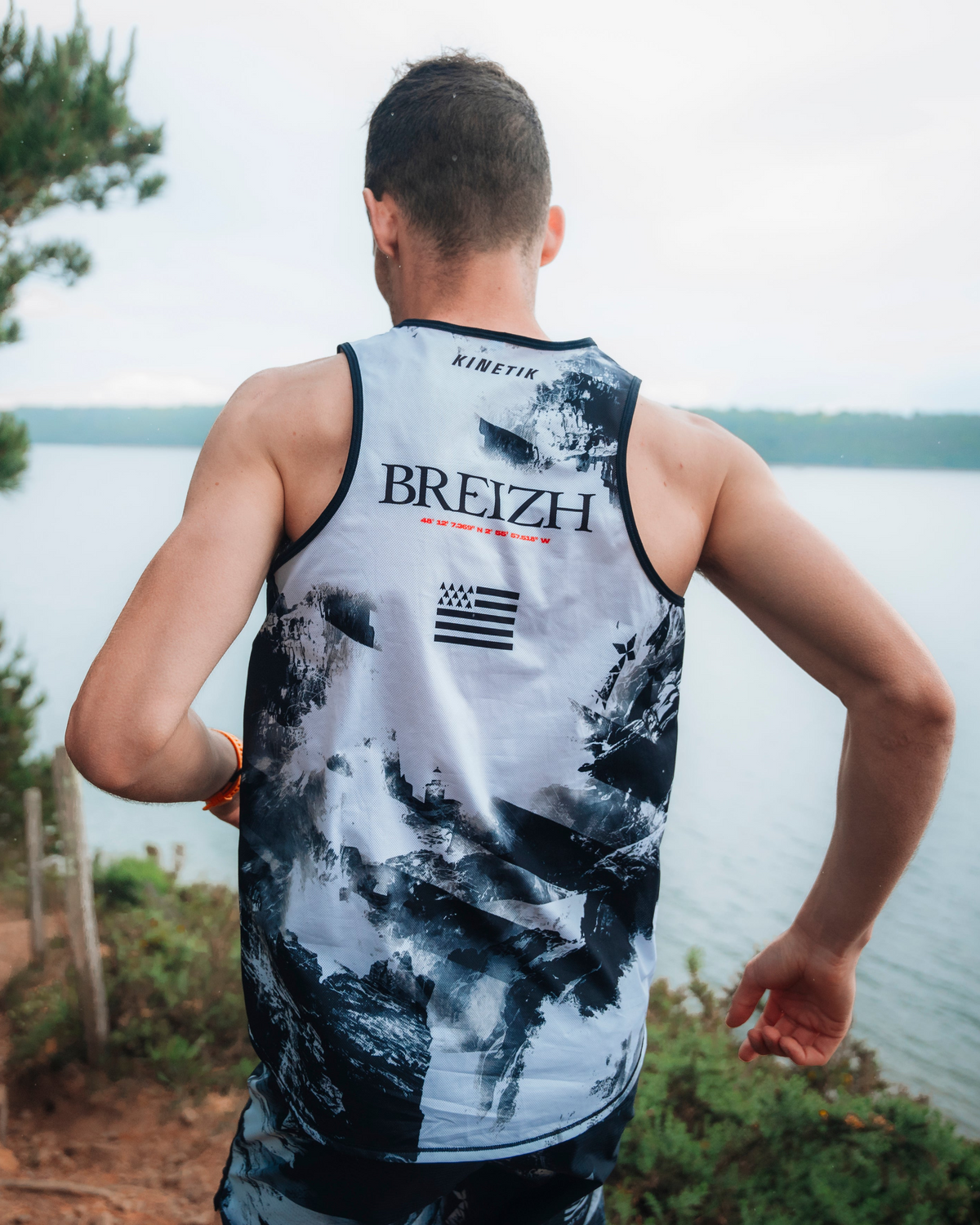 MAVRIK SLEEVELESS