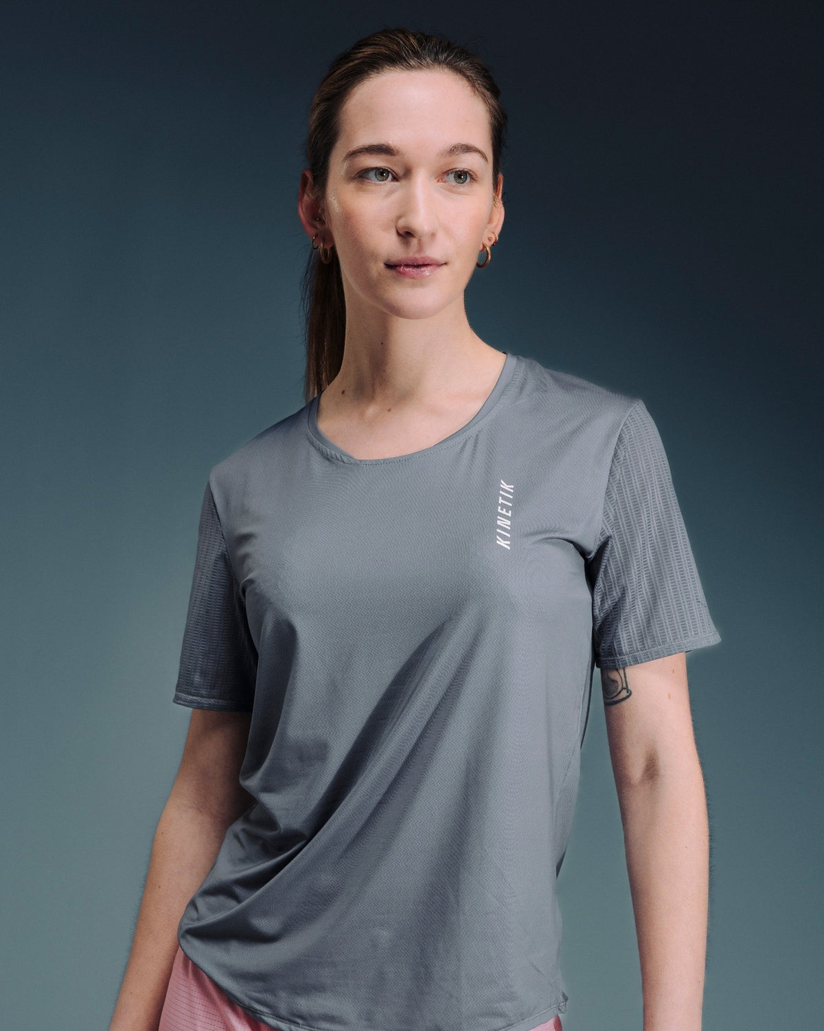 MAVRIK WOMEN ODYSSEY GRAY - Maillots trail-running - 2 - kinetik-adrenalink