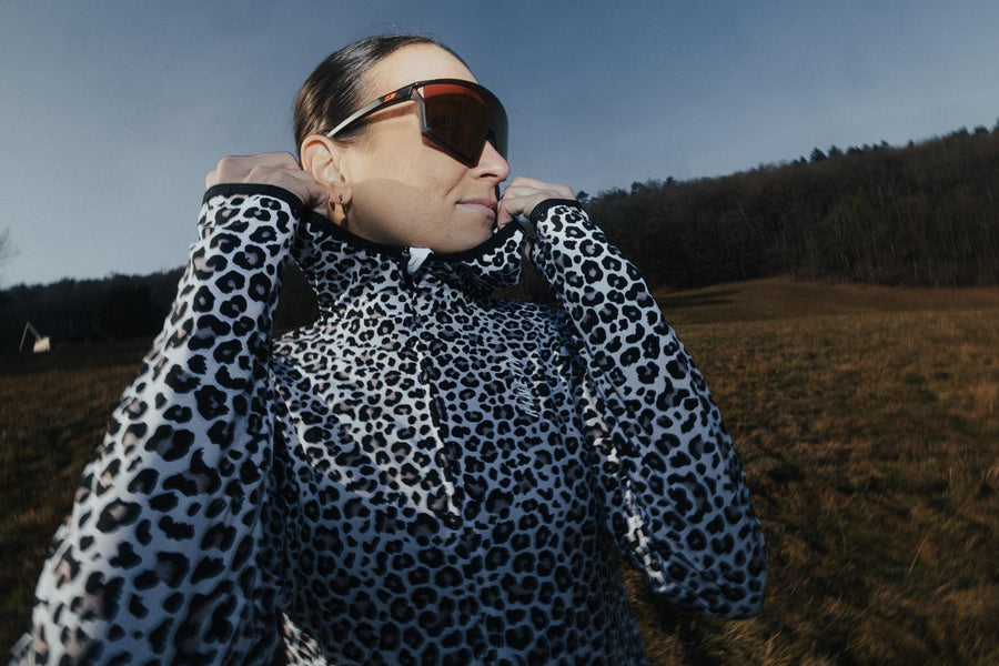 JACKET WOMEN SPEKTRAIL LEOPARD SNOW - Vestes trail-running - 2 - kinetik-adrenalink